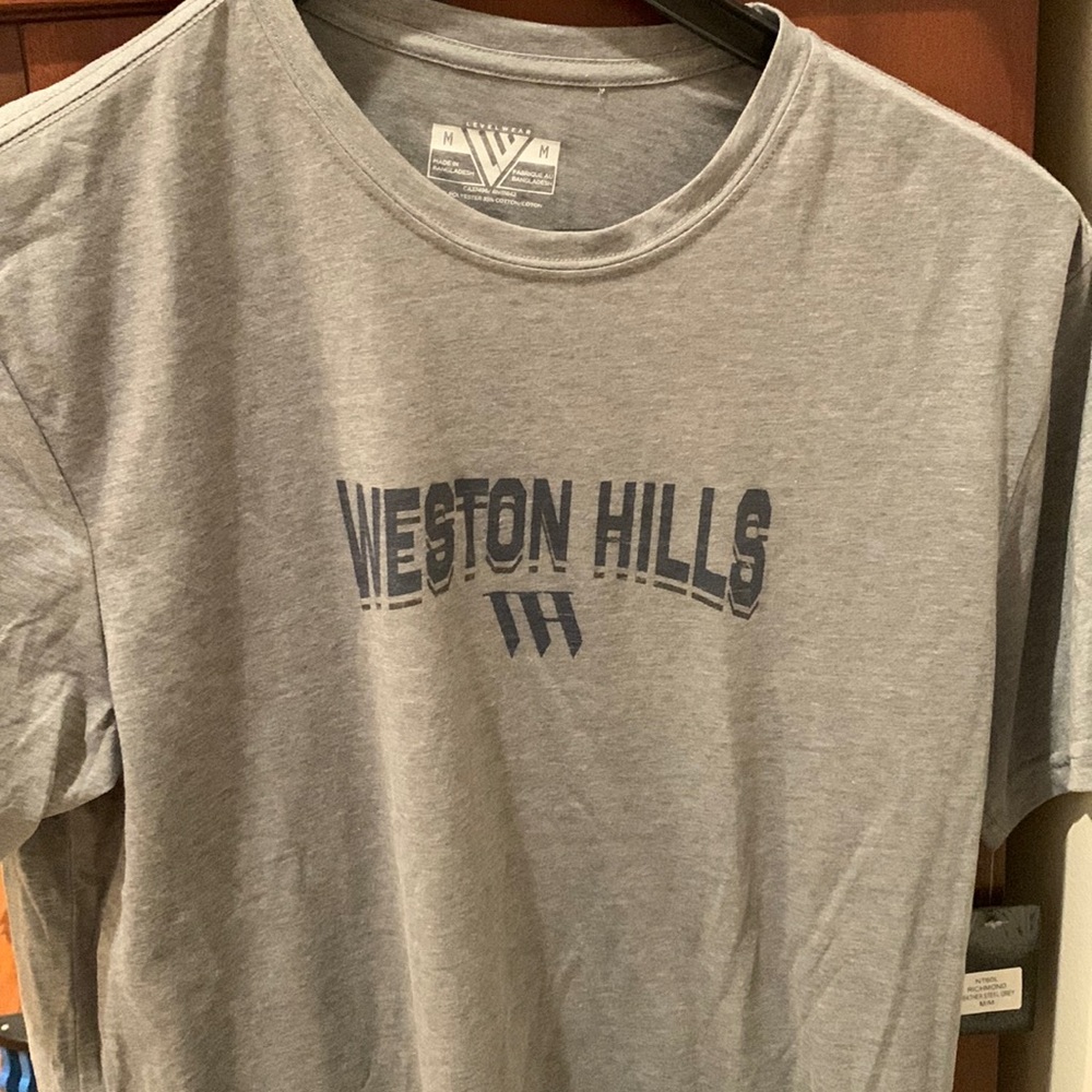 LevelWear M,65% polyester, 35% cotton new with tags heather steel gray T-shirt